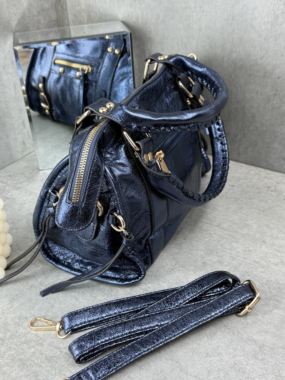 Marco Moda Handtasche Dunkelblau mit metallic Look goldene details schultergurt