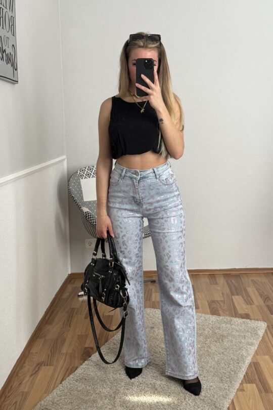 Leo Strass Jeans Damen von Marco Moda – figurbetonte Stretch Jeans mit rosa Leo Strasssteinen auf der Vorderseite für einen glamourösen Look