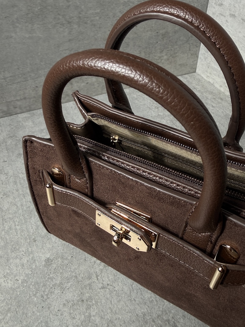 mini shopper Marco Moda handtasche mit Gurt braun mit goldenen Details Kunstleder velours