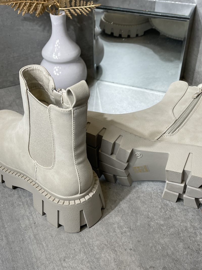 Chunky Boots Creme mit Reißverschluss innen