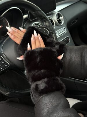 Marco Moda Schwarze Handstulpen aus Kunstfell als stilvolles Winteraccessoire für Damen Handschuhe Plüsch