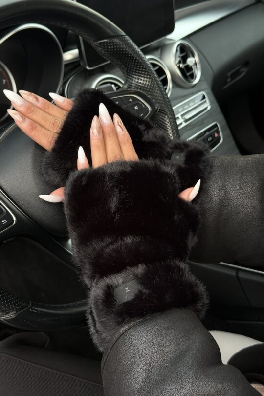 Marco Moda Schwarze Handstulpen aus Kunstfell als stilvolles Winteraccessoire für Damen Handschuhe Plüsch