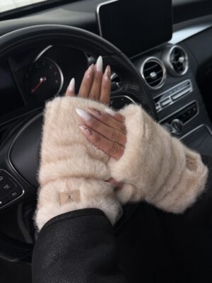 Cremefarbene Handstulpen aus weichem Kunstfell für Damen Marco Moda